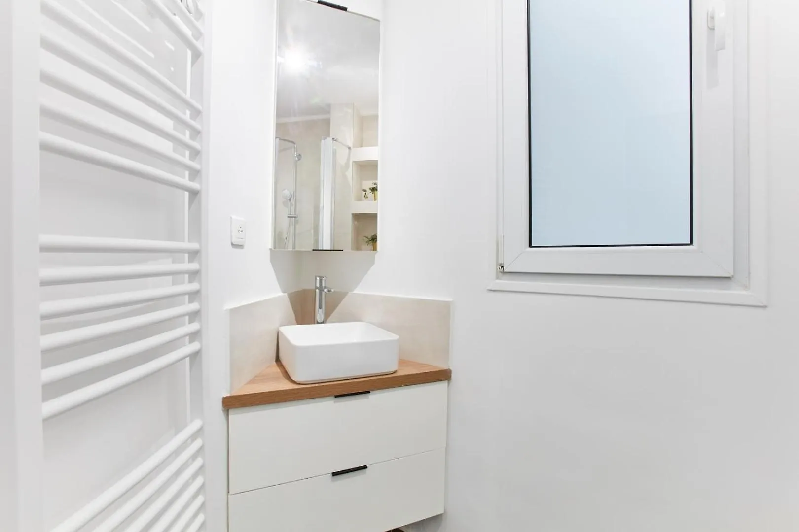 Bnbnook - Bright 1Br Near Montmartre & Sacre-Coeur Paris Apartment