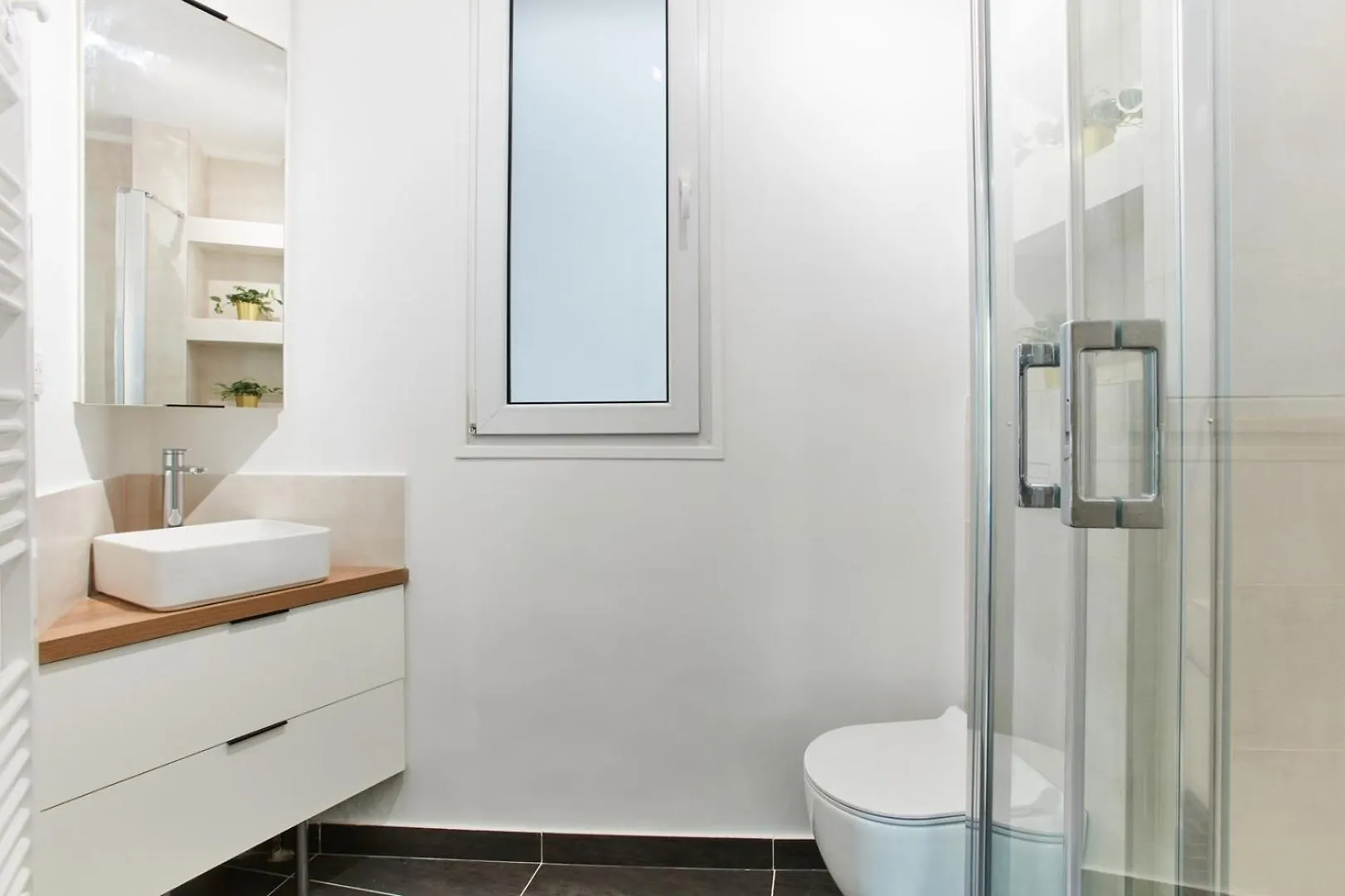 Apartment Bnbnook - Bright 1Br Near Montmartre & Sacre-Coeur Paris France