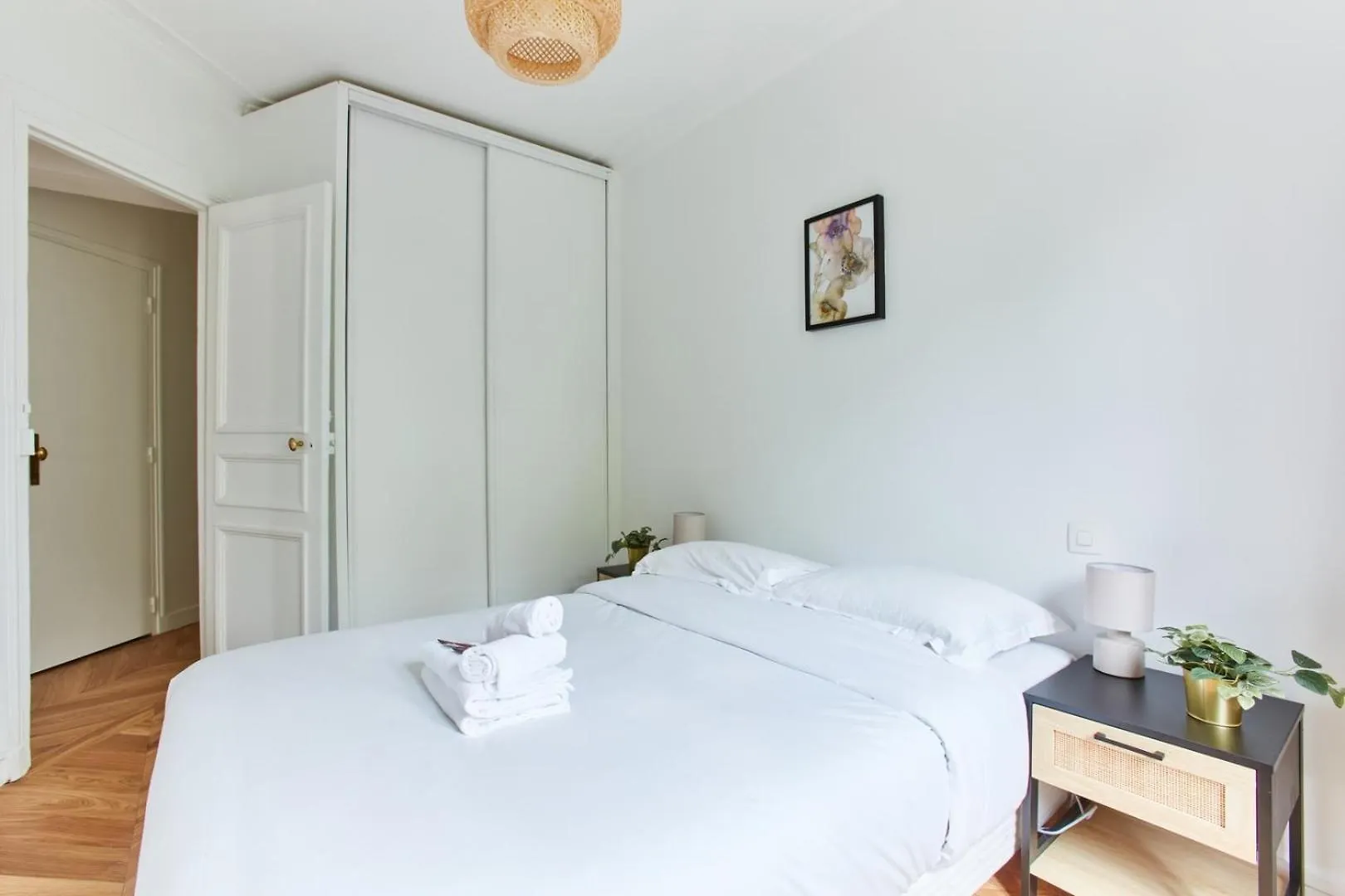 Bnbnook - Bright 1Br Near Montmartre & Sacre-Coeur Paris 0*,  France